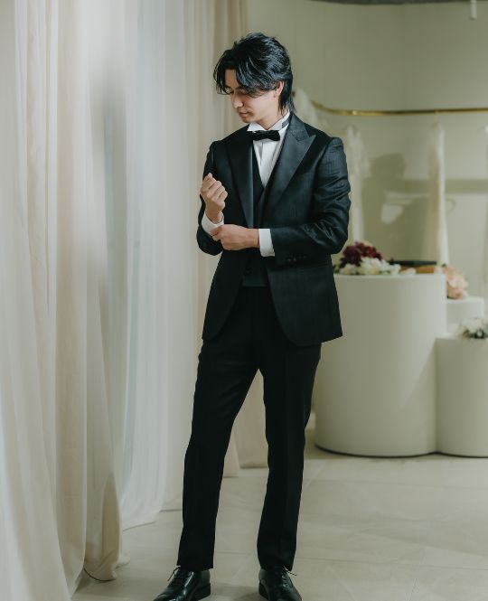 Noir-colored Tuxedo