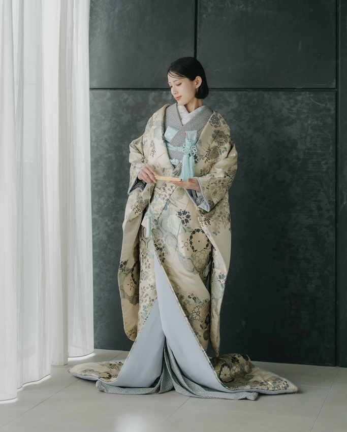 新作の色打掛を着た花嫁の写真